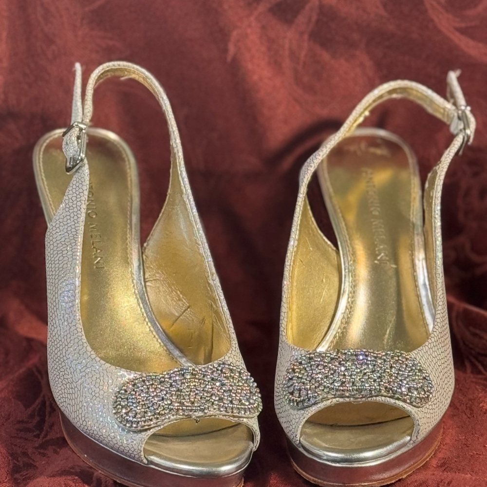 ANTONIO MELANI Gold Slingback Heels with Embellished Bow